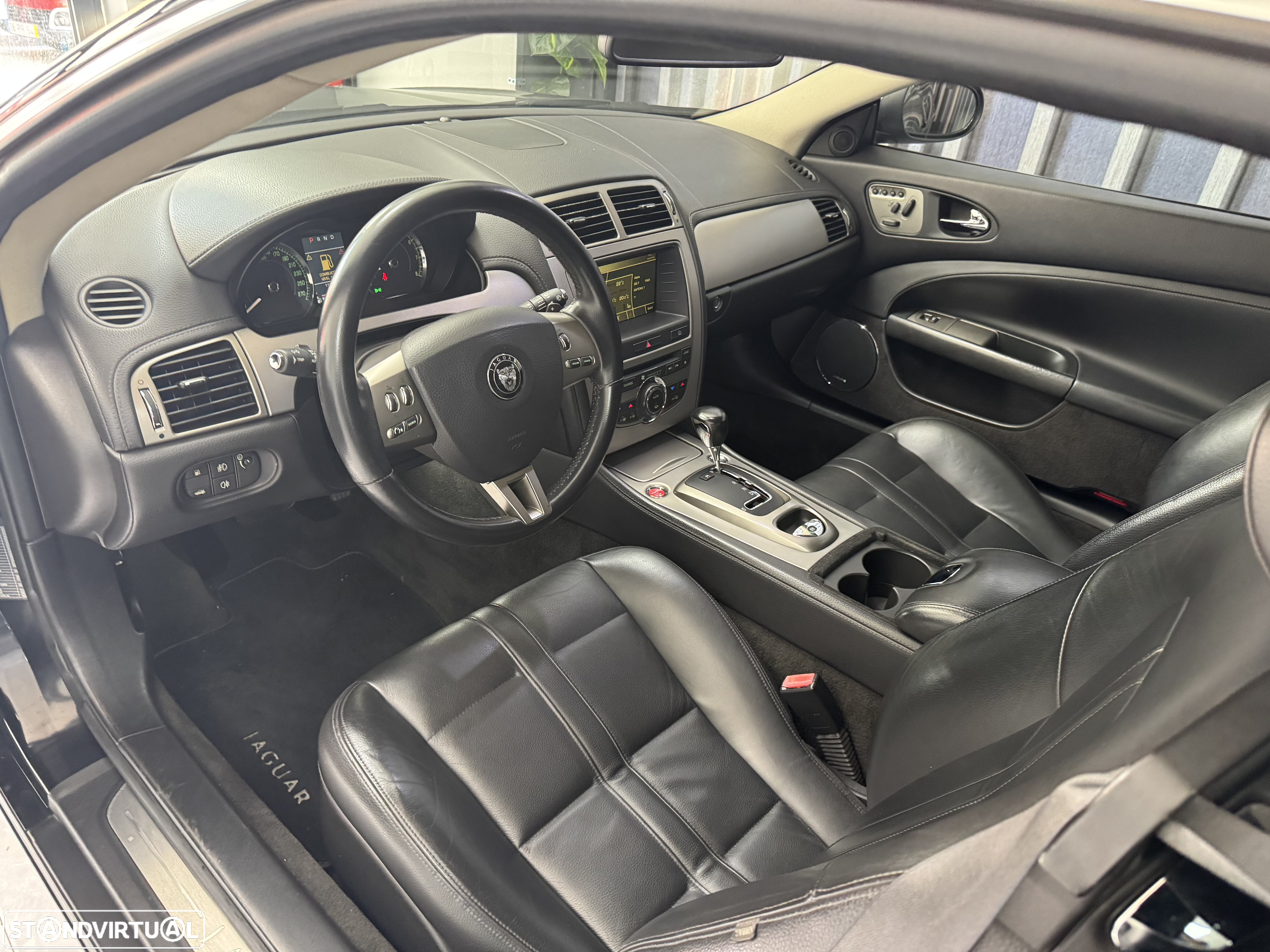 Jaguar XK 4.2 V8 Coupé - 9