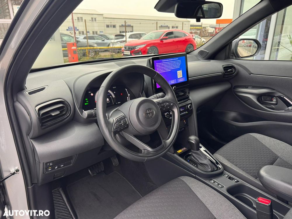 Toyota Yaris 1.5 VVT-i HSD Dynamic Plus - 9