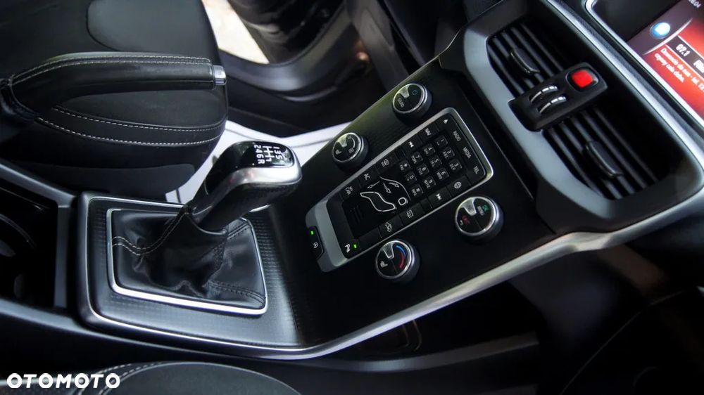 Volvo V40 T3 Drive-E R-Design Momentum - 36