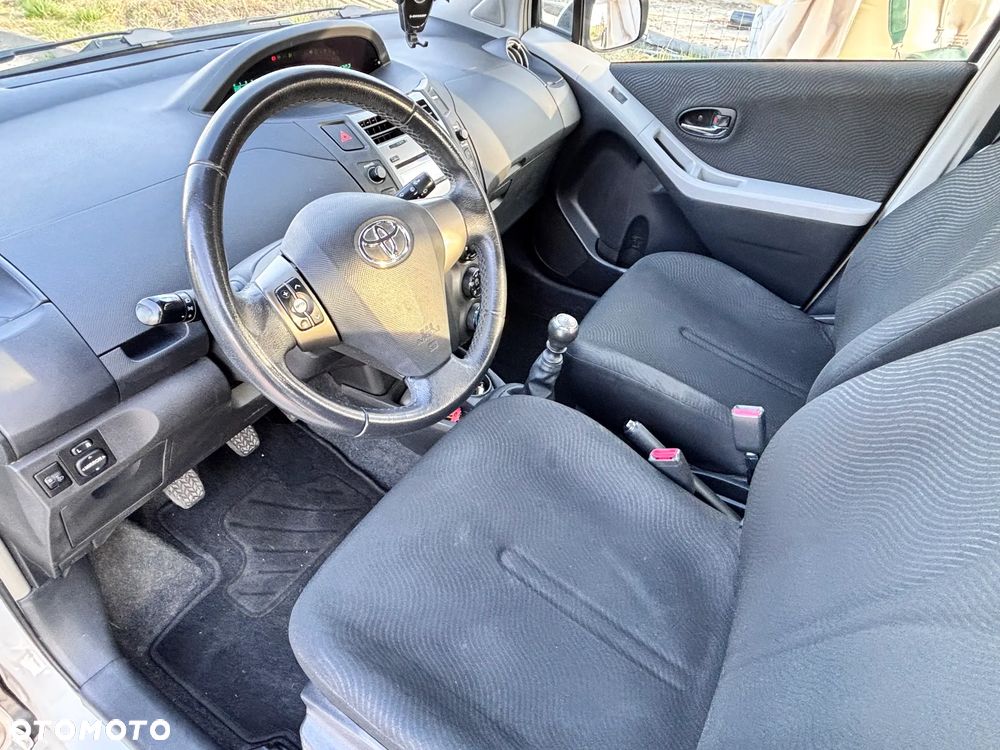 Toyota Yaris - 13