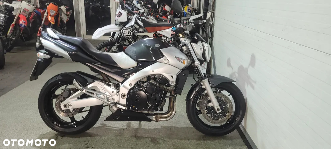 Suzuki GSR - 20