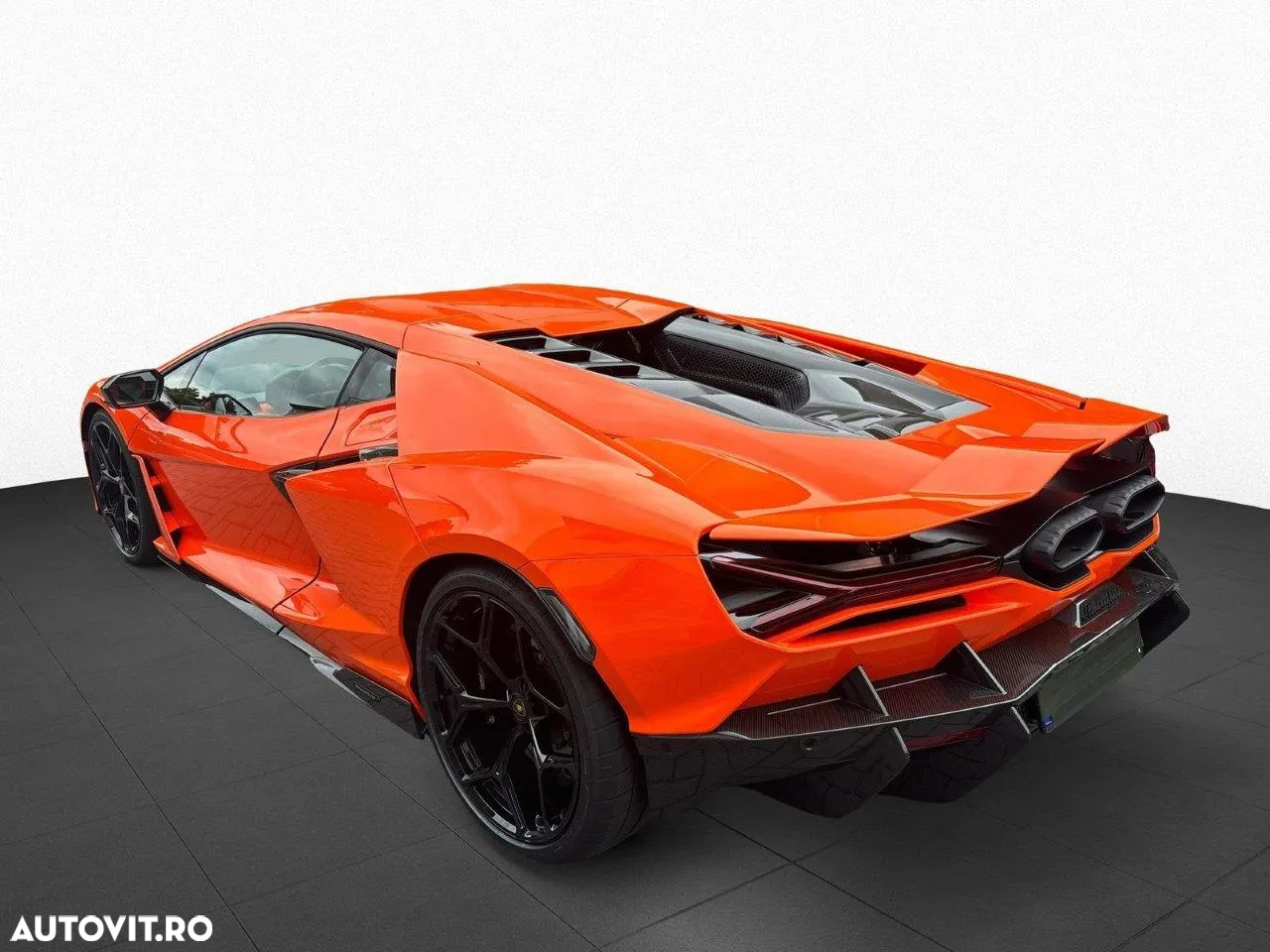 Lamborghini Revuelto - 12