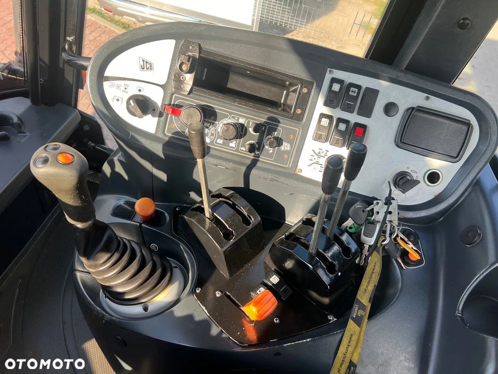 JCB 3200 Plus - 12