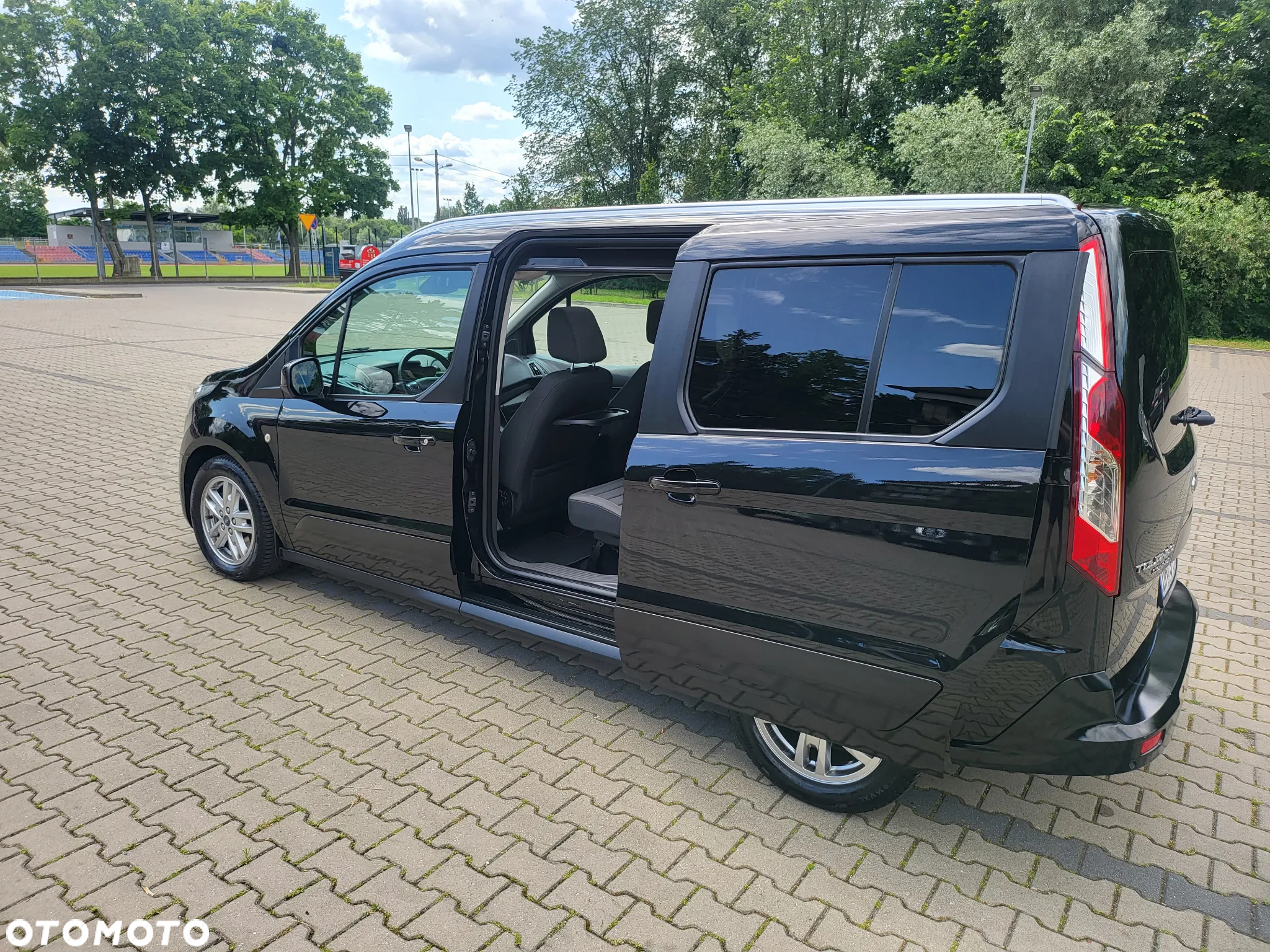 Ford Tourneo Connect Grand - 13