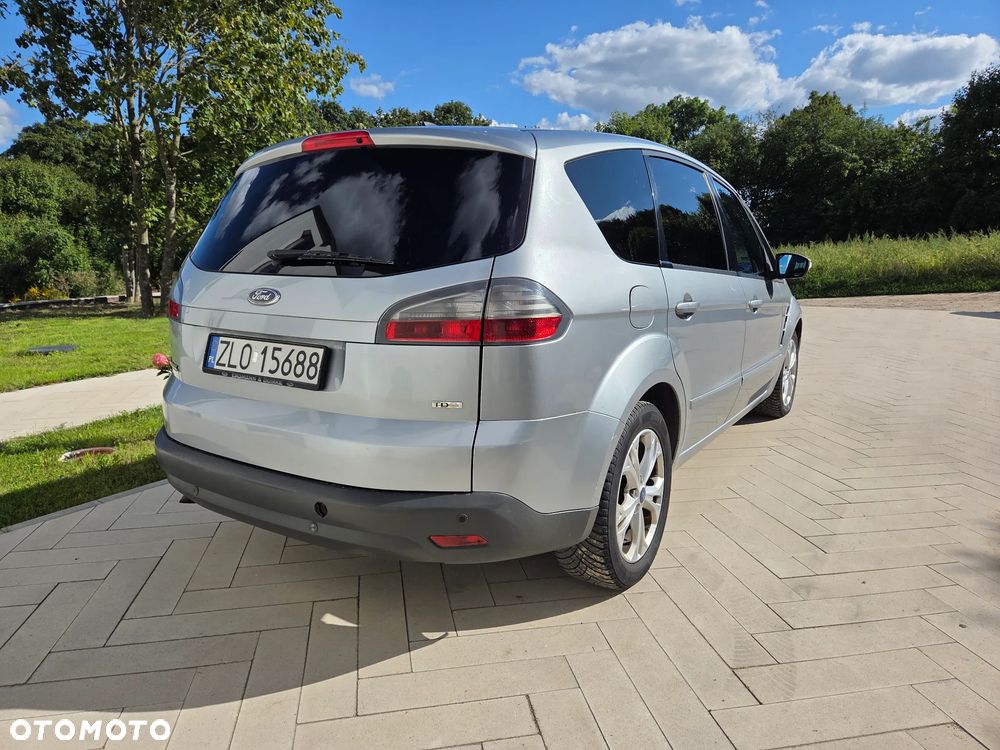 Ford S-Max - 13