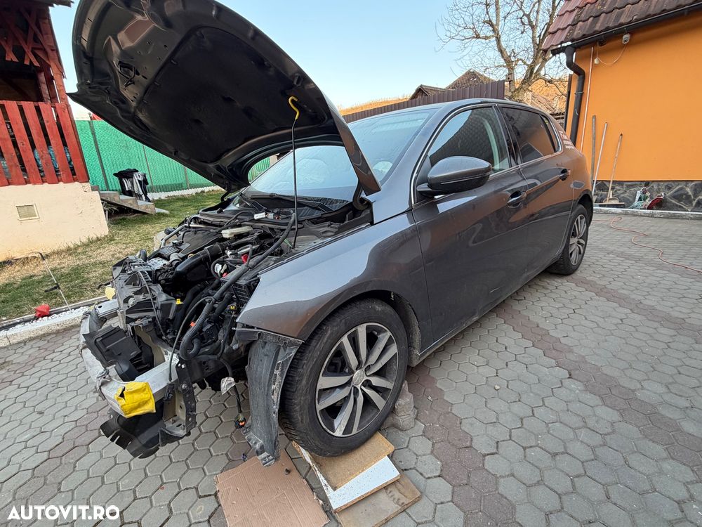 Peugeot 308 1.2 L PureTech Turbo S&S EAT8 Allure - 13