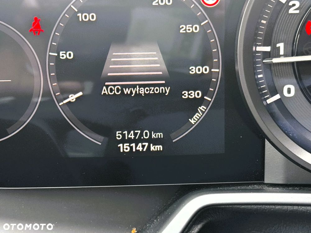Porsche 911 Carrera 4 GTS - 11