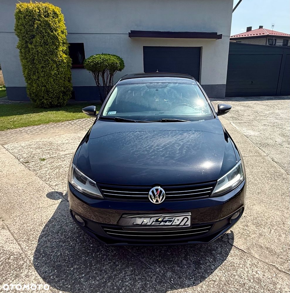 Volkswagen Jetta - 1