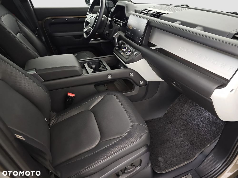 Land Rover Defender 3.0 D300 mHEV X-Dynamic HSE - 31