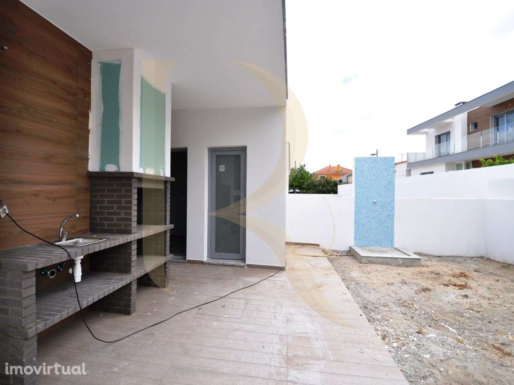 Moradia geminada térrea nova com piscina e garagem em Brejos de Aze... - Grande imagem: 5/25