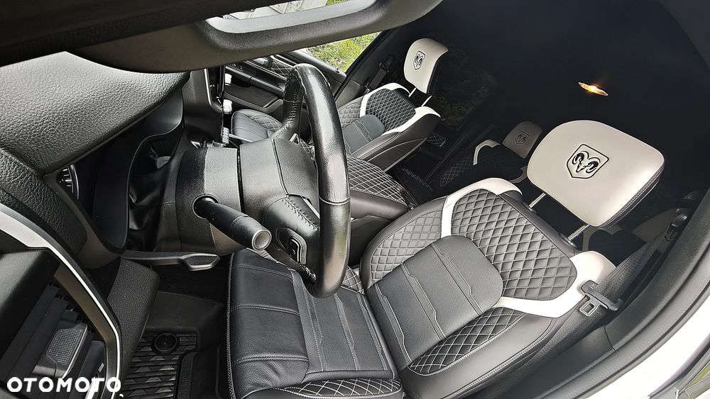 RAM 1500 5.7 Crew Cab Shortbed Bighorn Black - 17