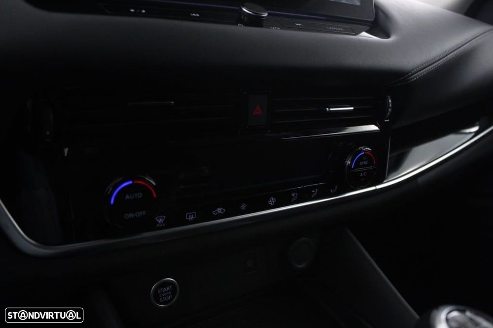 Nissan Qashqai 1.3 DIG-T N-Connecta LED+SKY - 28