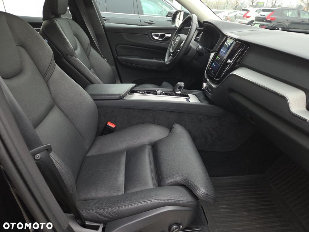 Volvo XC 60 B5 B AWD Plus Dark - 11