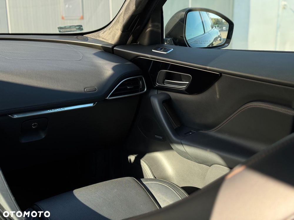 Jaguar F-Pace 30t AWD Prestige - 29