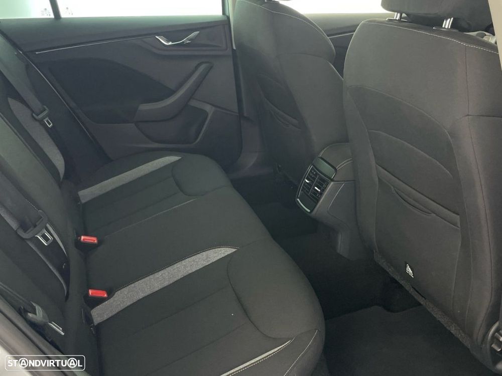 Skoda Scala 1.0 TSI DSG — fotografia 24