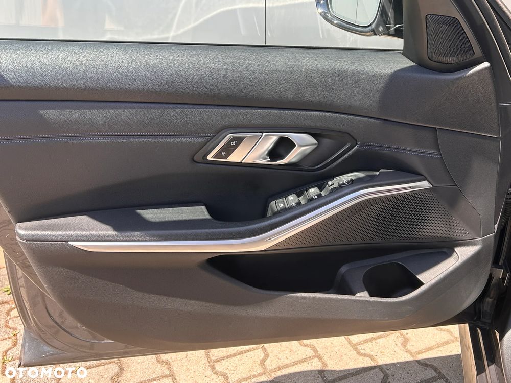 BMW Seria 3 330i xDrive M Sport sport - 12