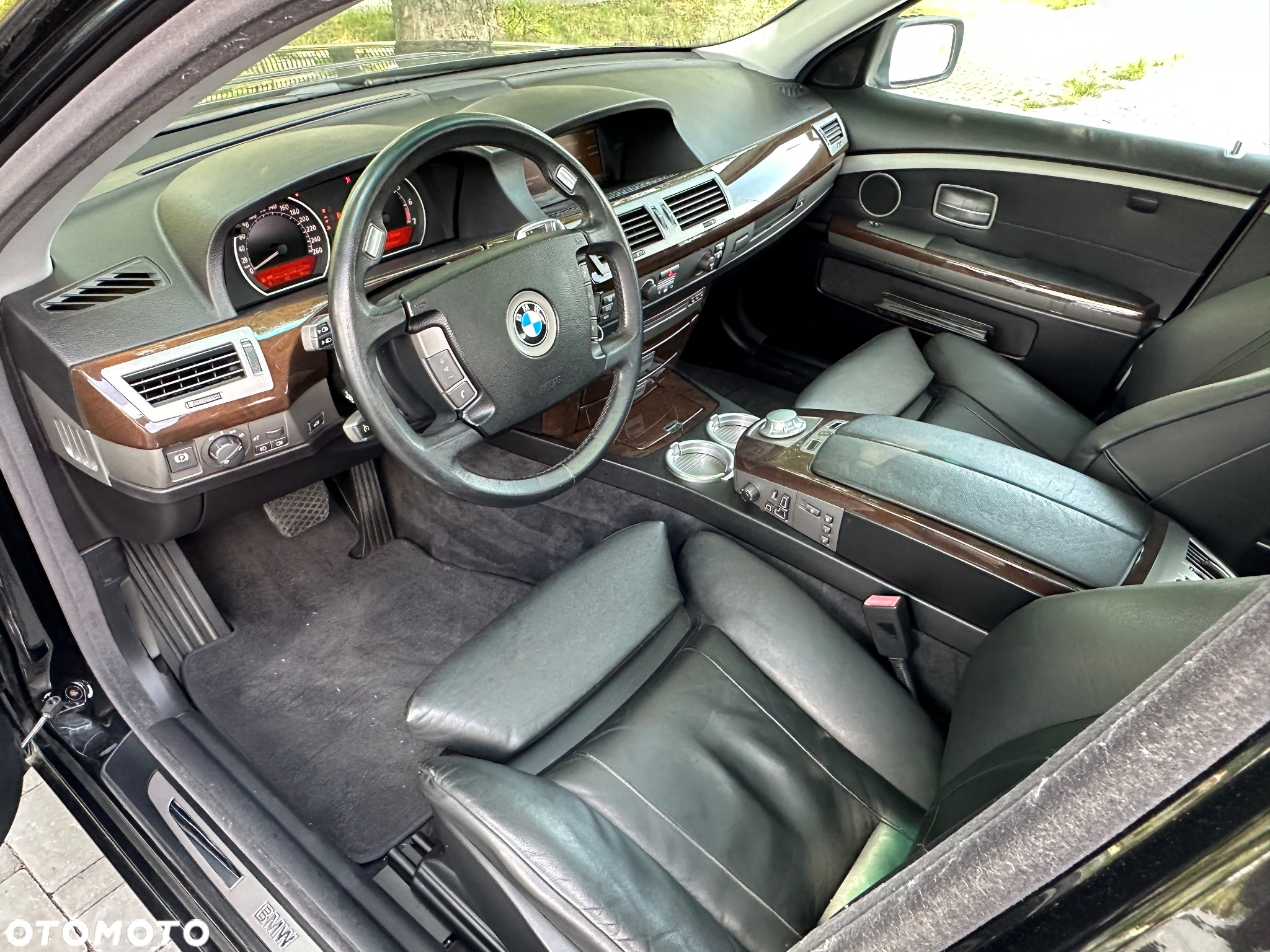 BMW Seria 7 745i - 6