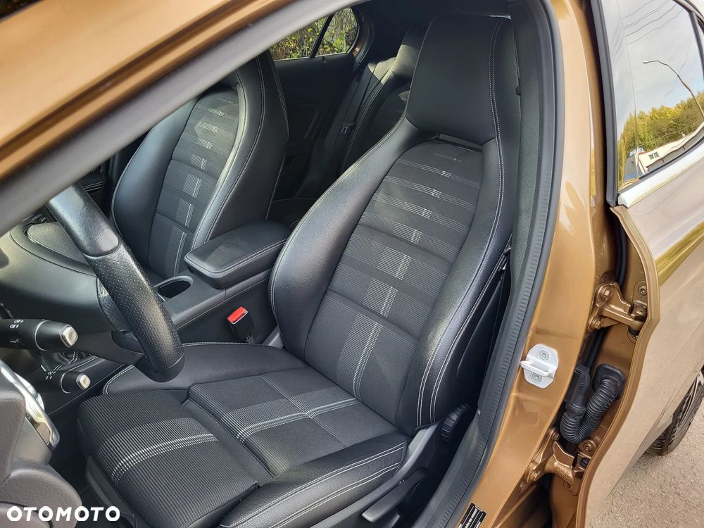 Mercedes-Benz GLA 180 Urban - 11