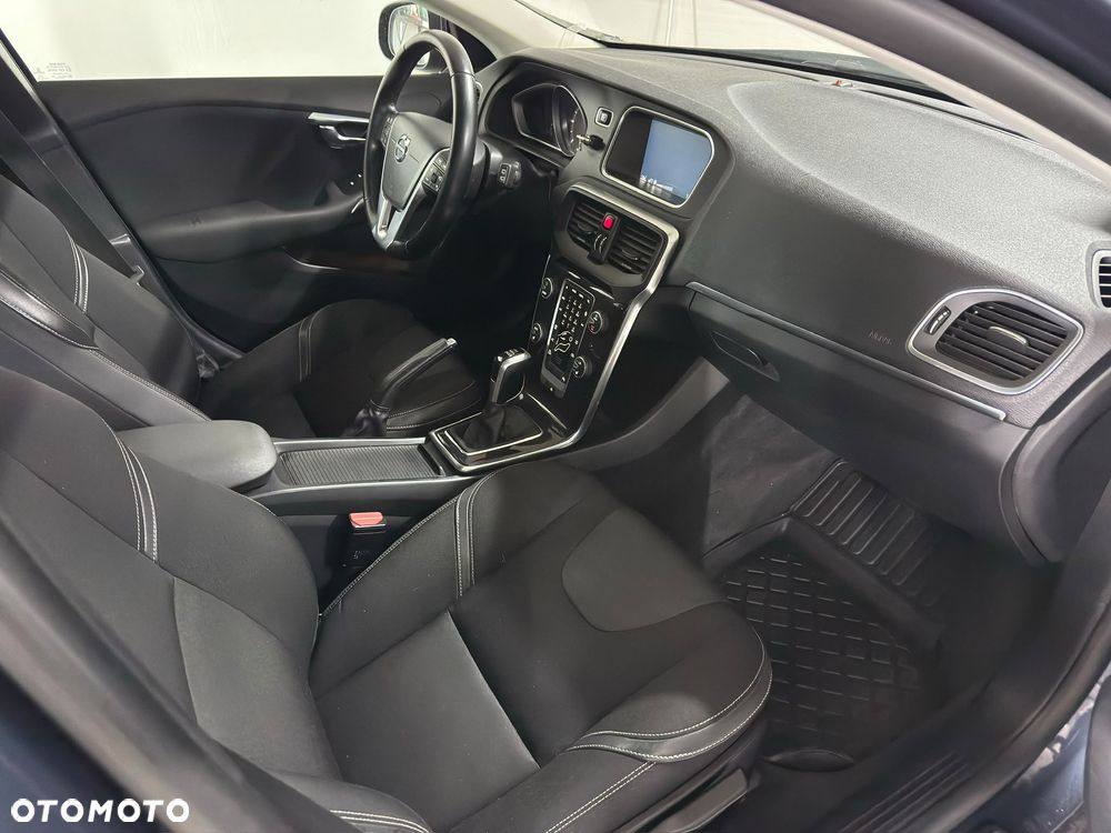 Volvo V40 D2 Drive-E Momentum - 9