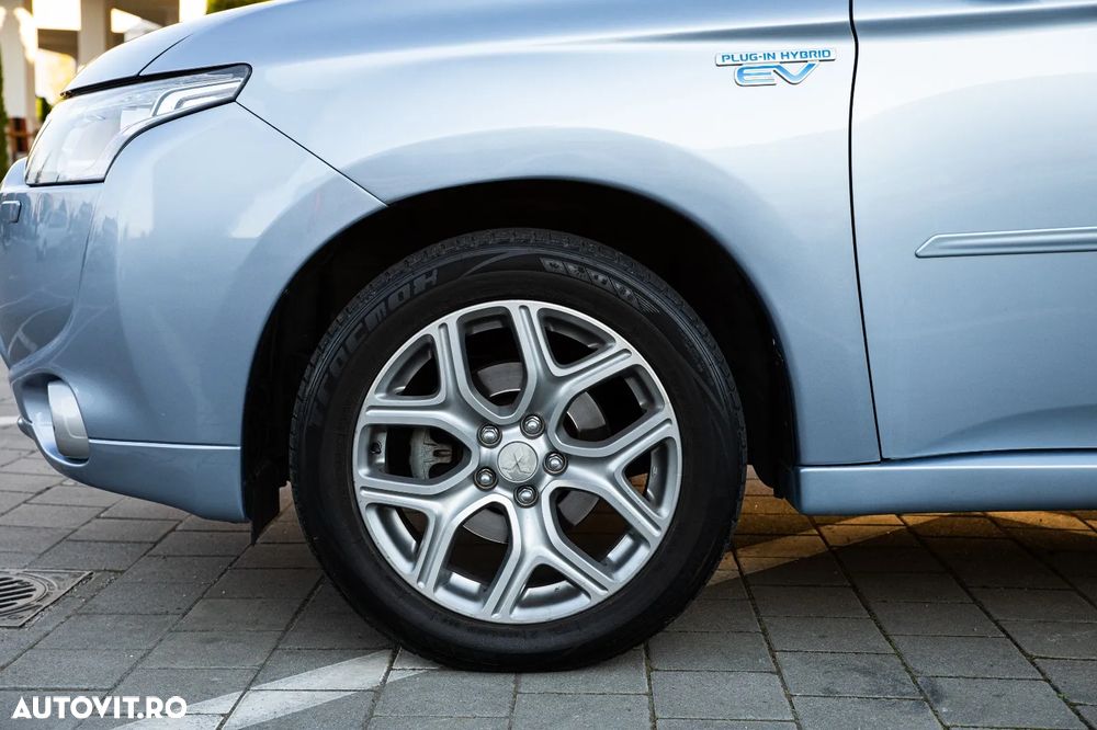 Mitsubishi Outlander - 9