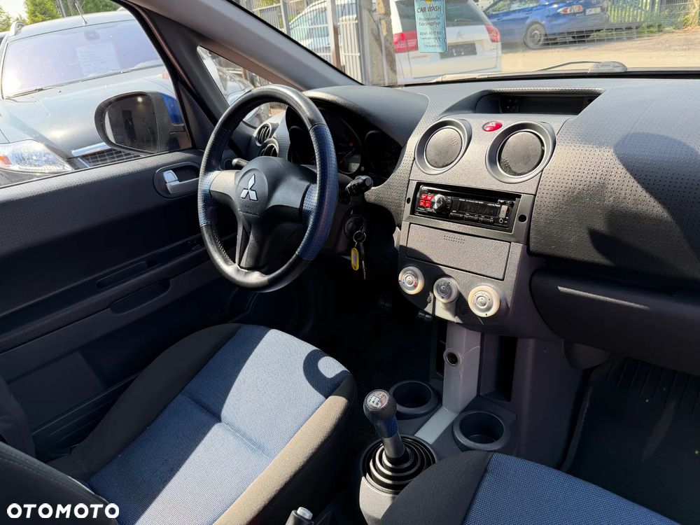 Mitsubishi Colt 1.3 Invite - 28