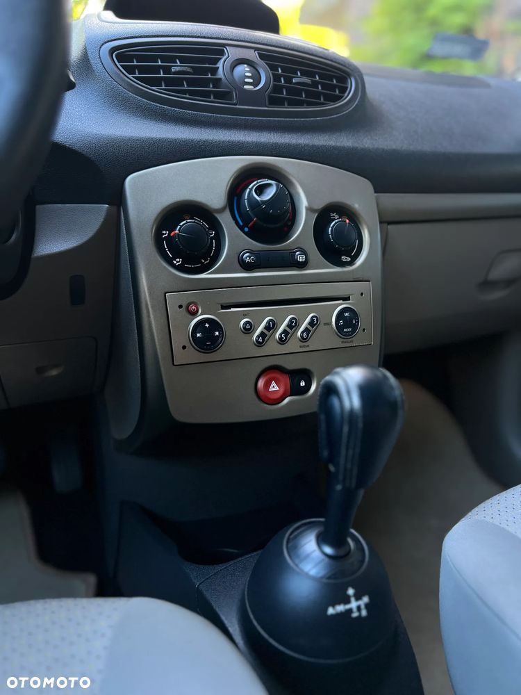 Renault Clio - 21