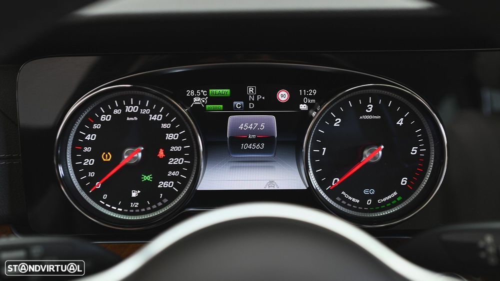 Mercedes-Benz E 300 de 4Matic T 9G-TRONIC Avantgarde - 31