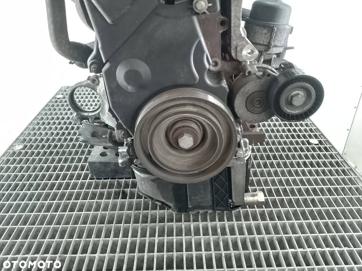 SILNIK CITROEN C5 FL RHR  10DYVD 2.0 HDI - 8