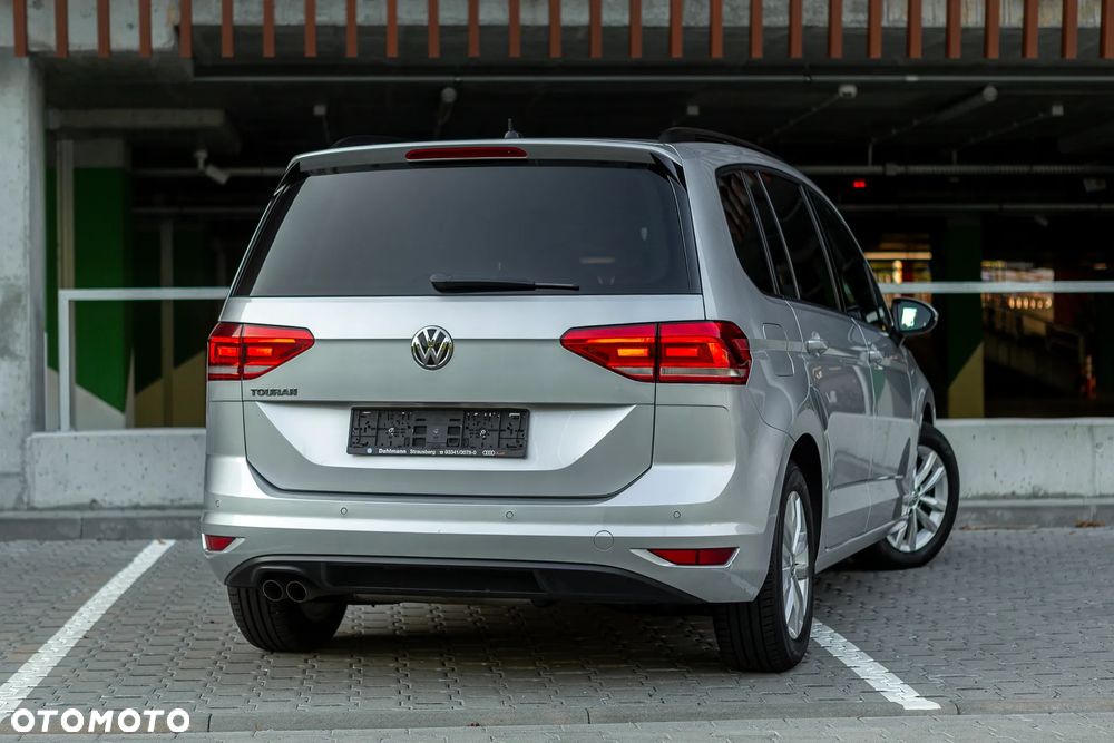 Volkswagen Touran - 17