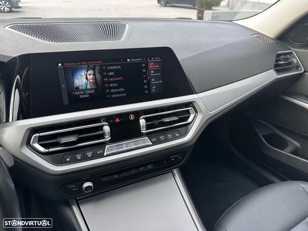 BMW 318 d Aut. Sport Line - 32