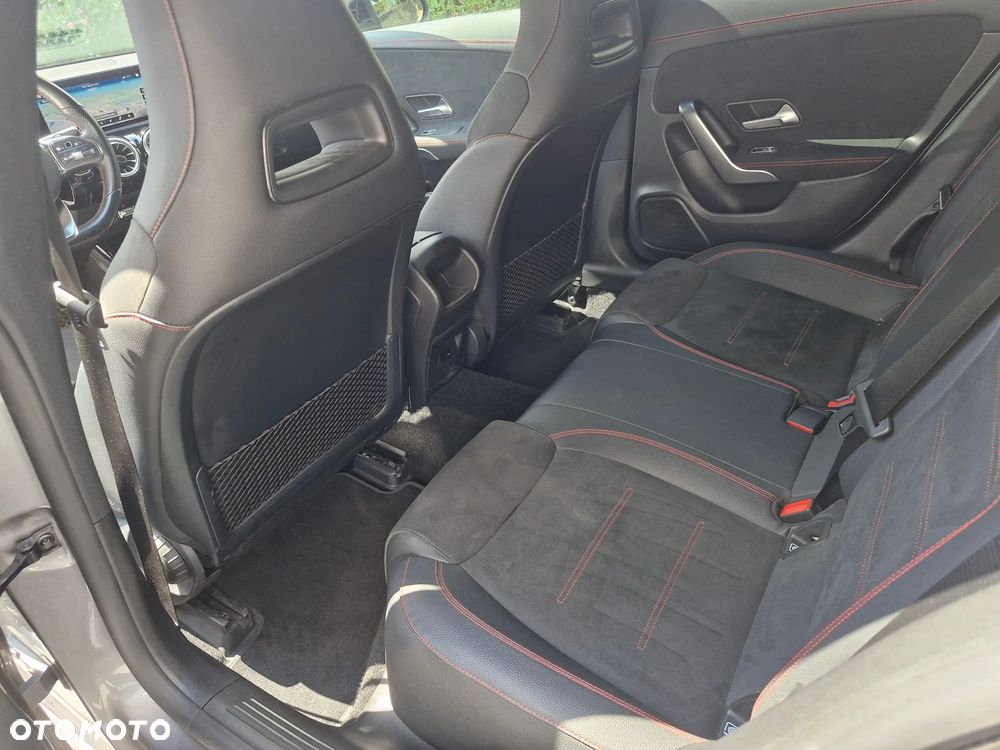 Mercedes-Benz CLA 250 7G-DCT AMG Line - 17