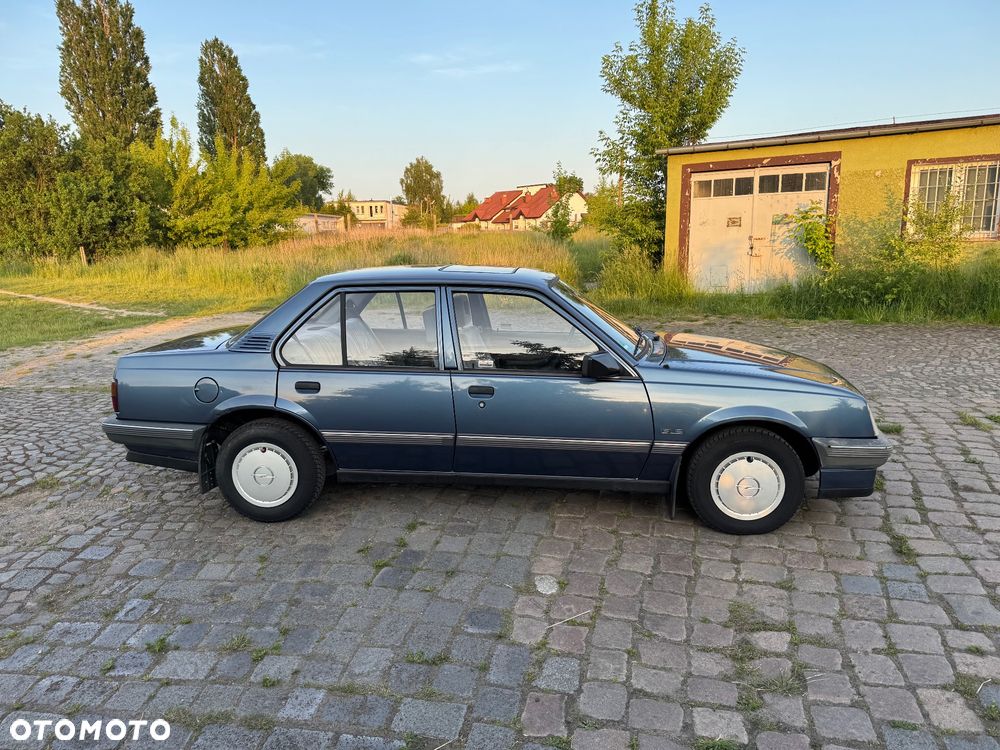 Opel Ascona 1.6 - 4
