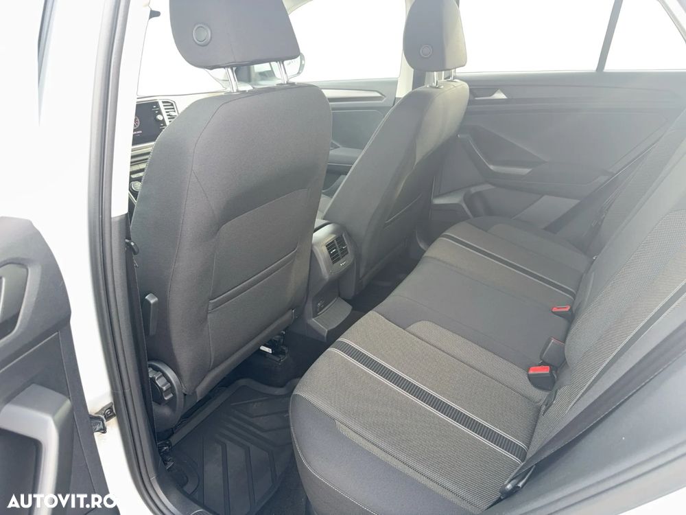 Volkswagen T-Roc - 12