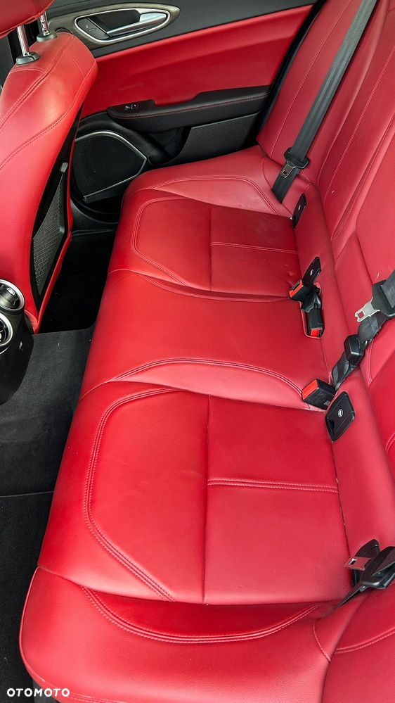 Alfa Romeo Giulia 2.0 Turbo 16V AT8-Q4 Veloce - 8