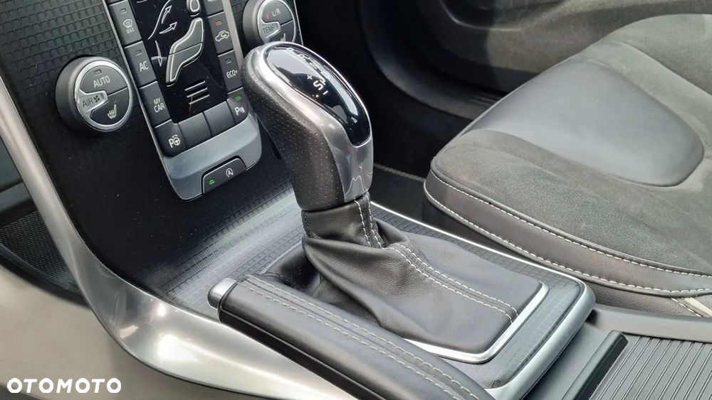 Volvo V40 T3 Geartronic RDesign - 18