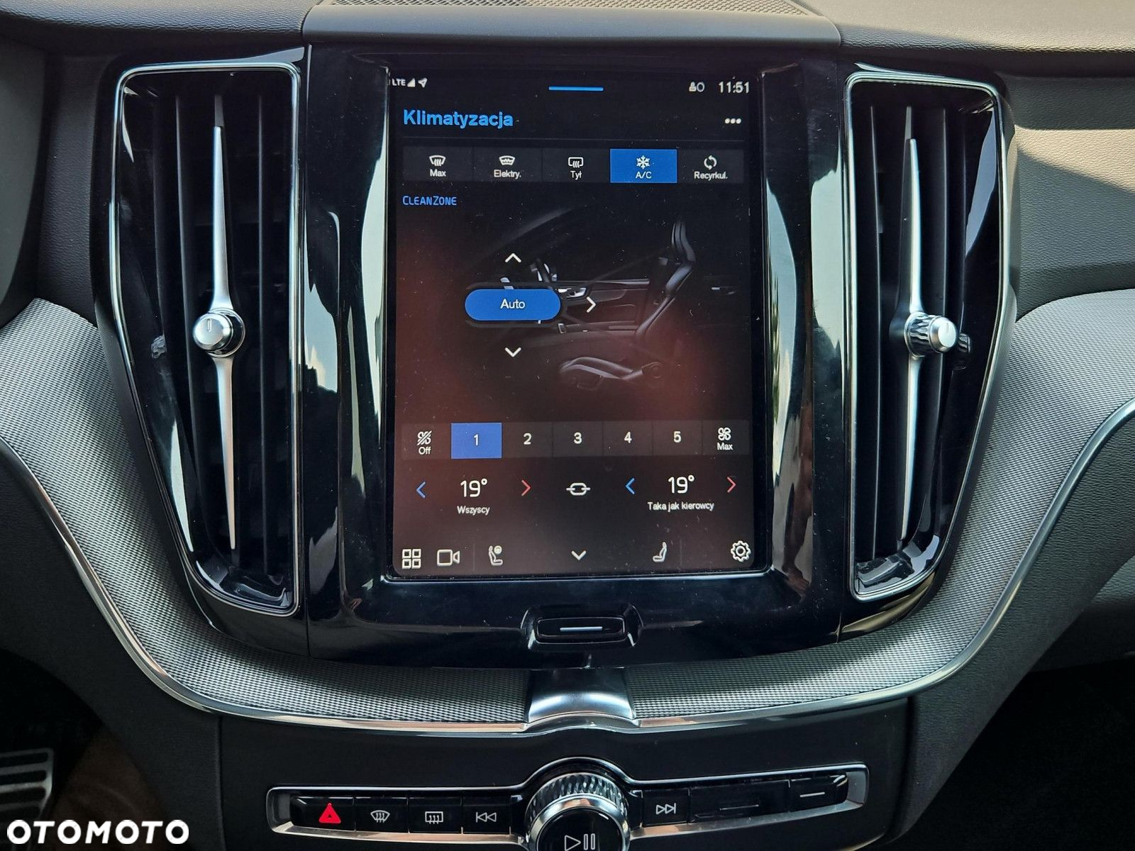 Volvo XC 60 B4 B R-Design - 24
