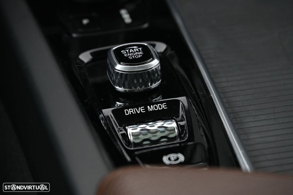 Volvo XC 60 2.0 T8 PHEV Inscription AWD - 24