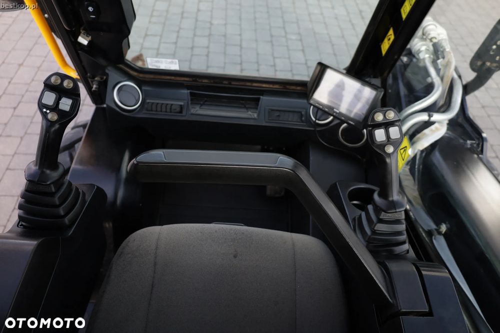 JCB 300 T4 Miniładowarka Skid steer - 27