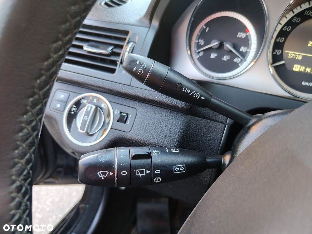 Mercedes-Benz Klasa C 220 CDI DPF Automatik BlueEFFICIENCY Avantgarde - 33