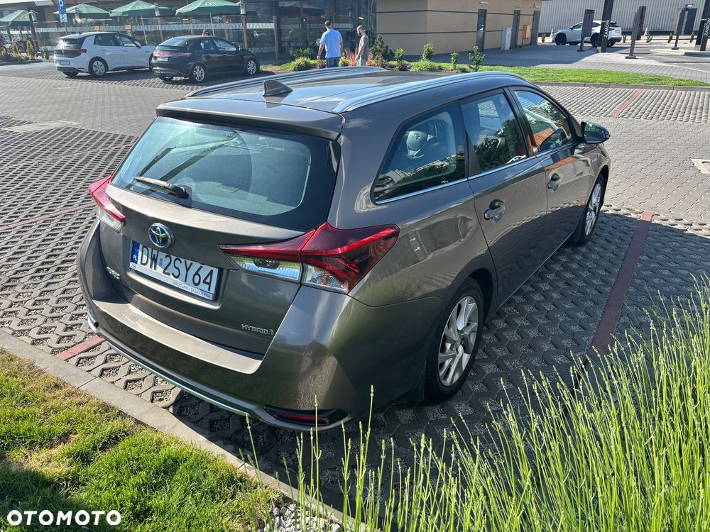 Toyota Auris Hybrid 135 Selection - 6