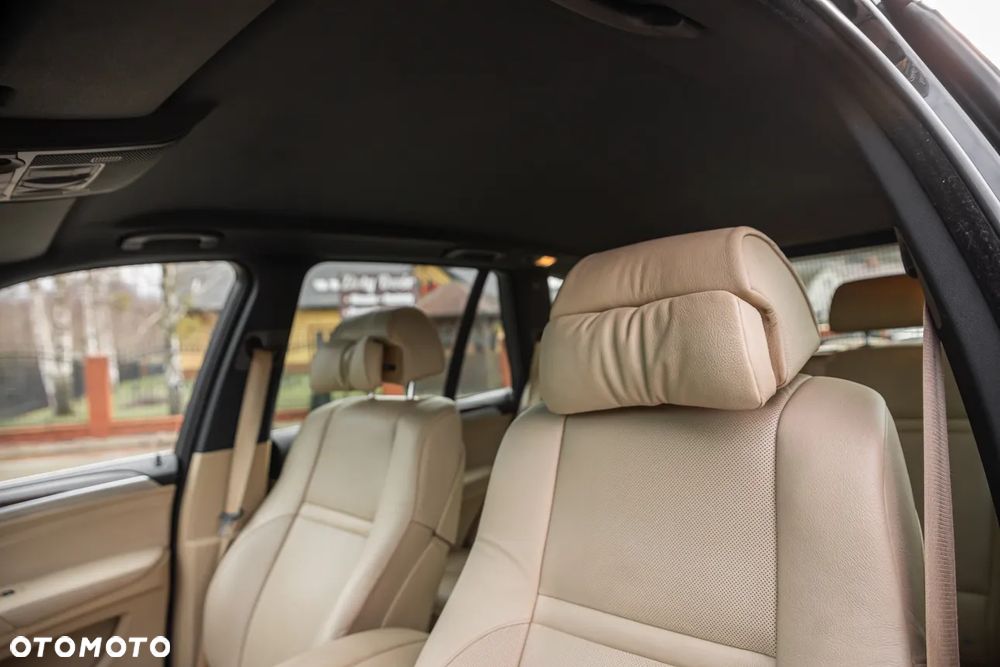 BMW X5 xDrive48i - 16