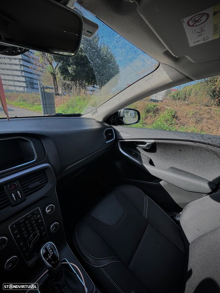 Volvo V40 2.0 D2 R-Design Momentum Geartronic - 12