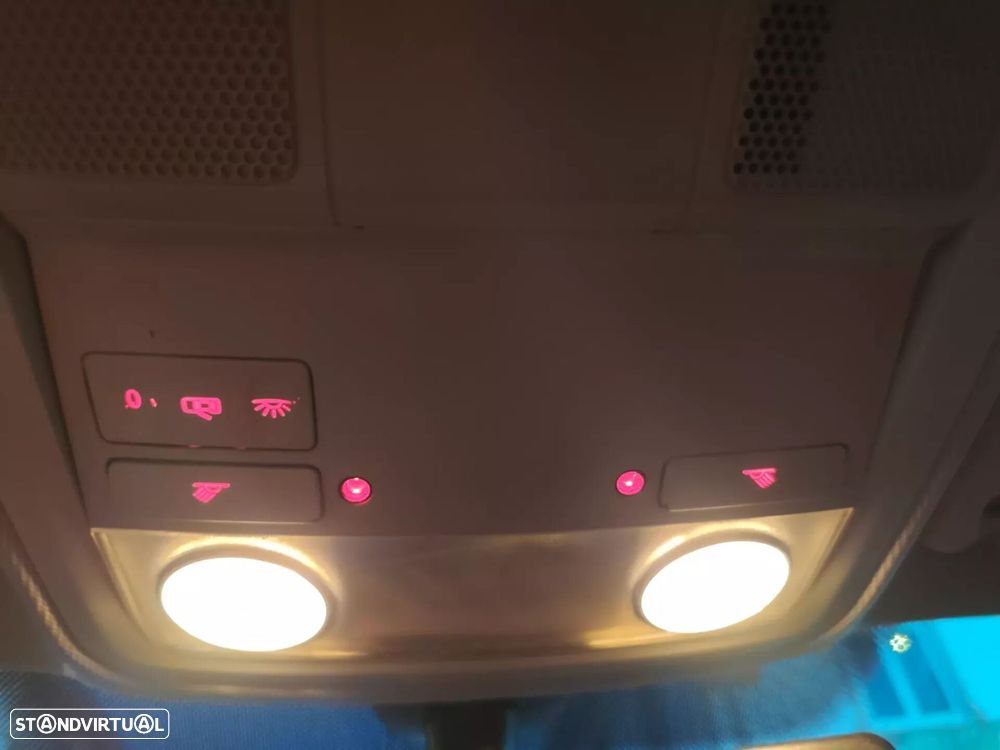 VW Golf Plus 2.0 TDi Confortline - 27