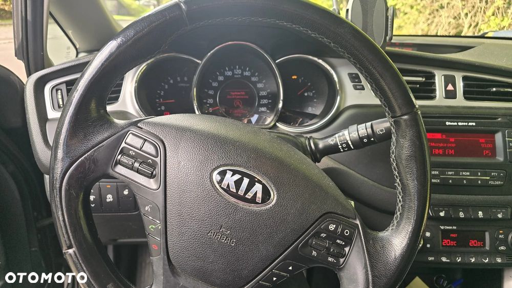 Kia Ceed - 12