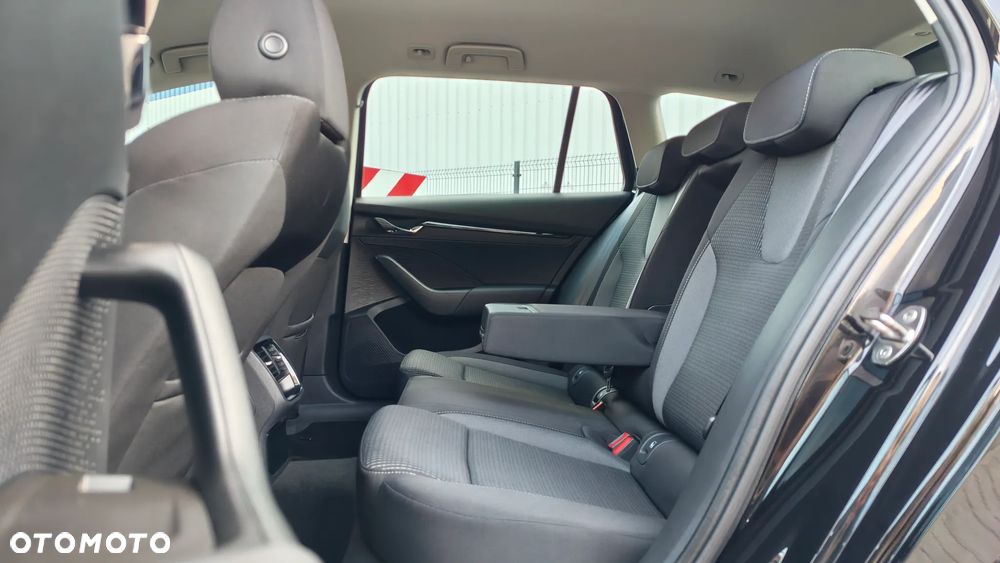 Skoda Octavia 2.0 TDI DSG Sportline - 30