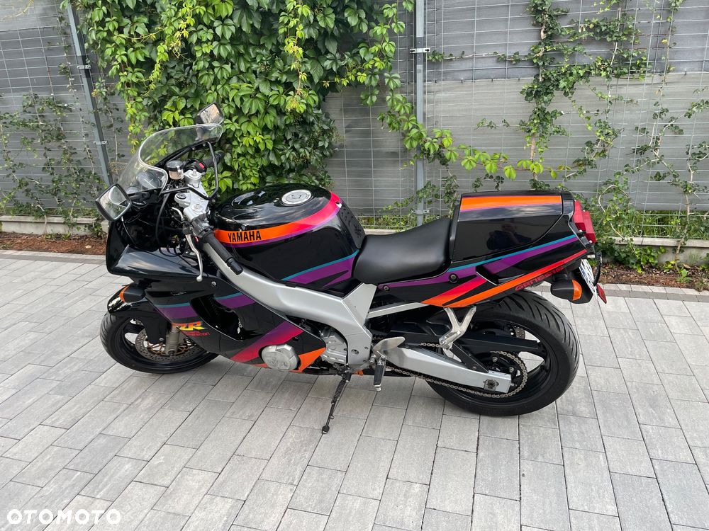 Yamaha FZR