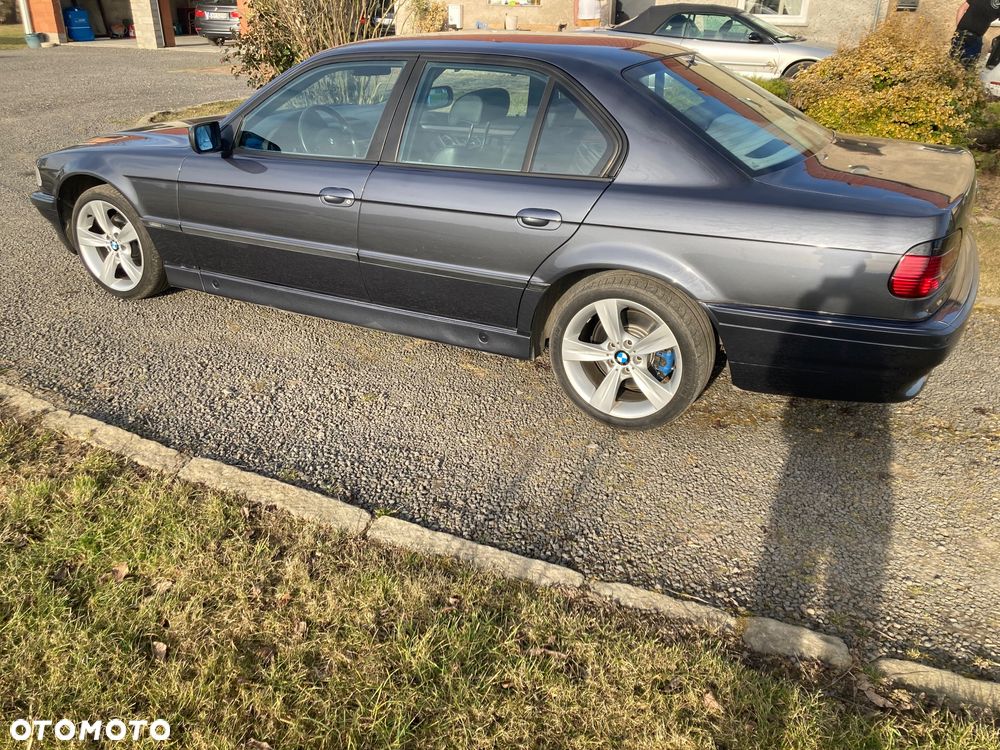 BMW Seria 7 740i - 27