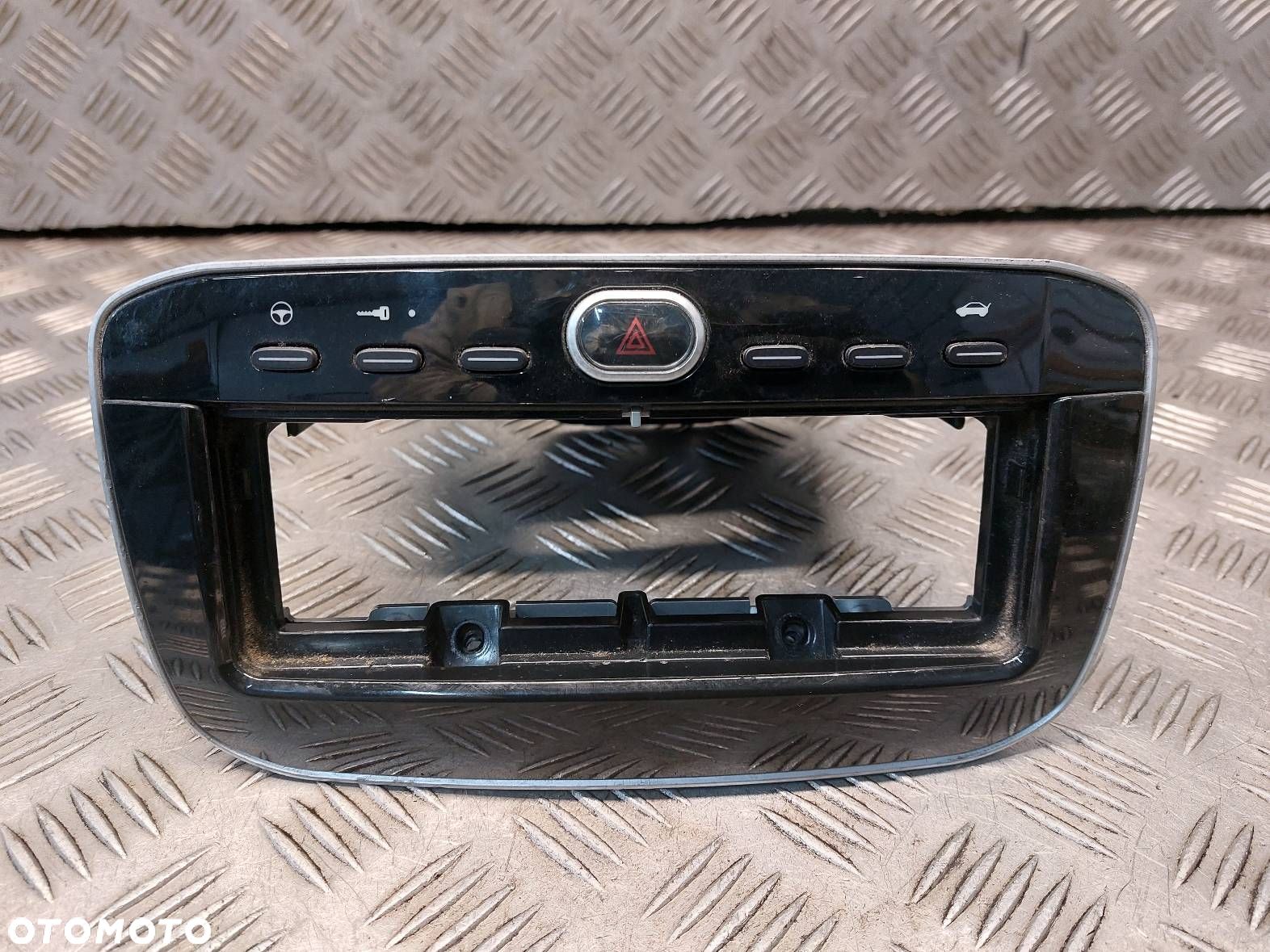 OSŁONA RAMKA RADIA FIAT PUNTO EVO 7355122390 735512246 735489669 - 1