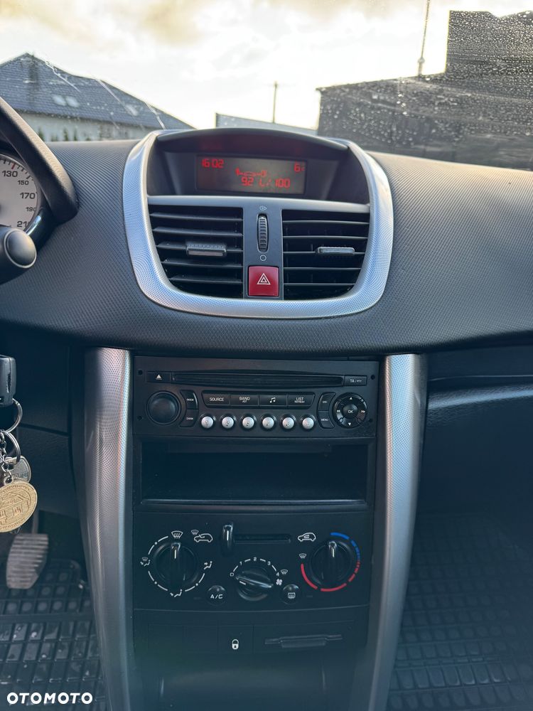 Peugeot 207 1.4 16V Presence - 17
