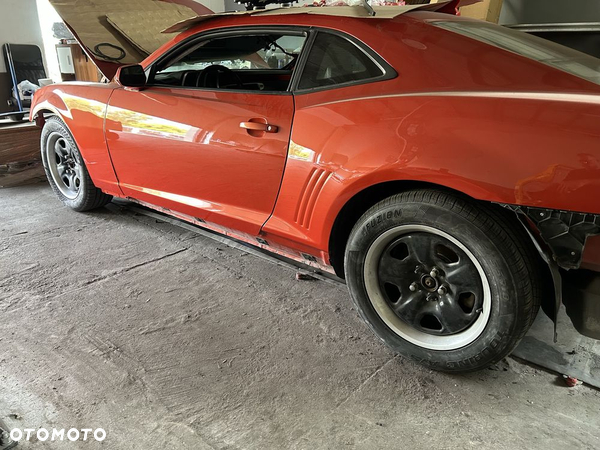 Chevrolet Camaro 2010- kola komplet ladne opony